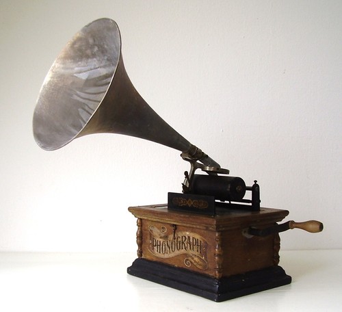 Antiker phonograph vor 1945 - vor,