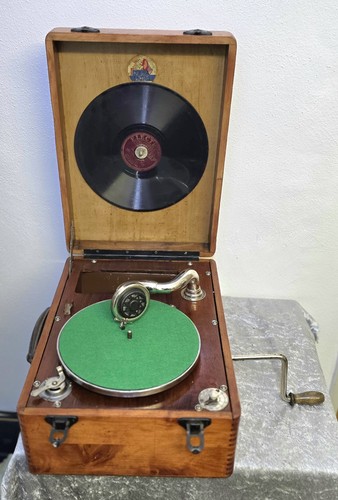 Deutsches koffergrammophon von - koffergrammophon,