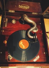 Biete altes Garammophon aus